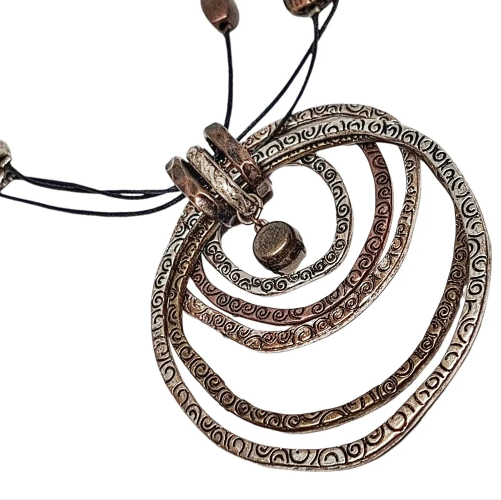 Multi-Tone Pendant Choker/Necklace